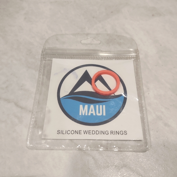 Jewelry - 3/$10 🛍️ Maui Silicone Ring Size 8